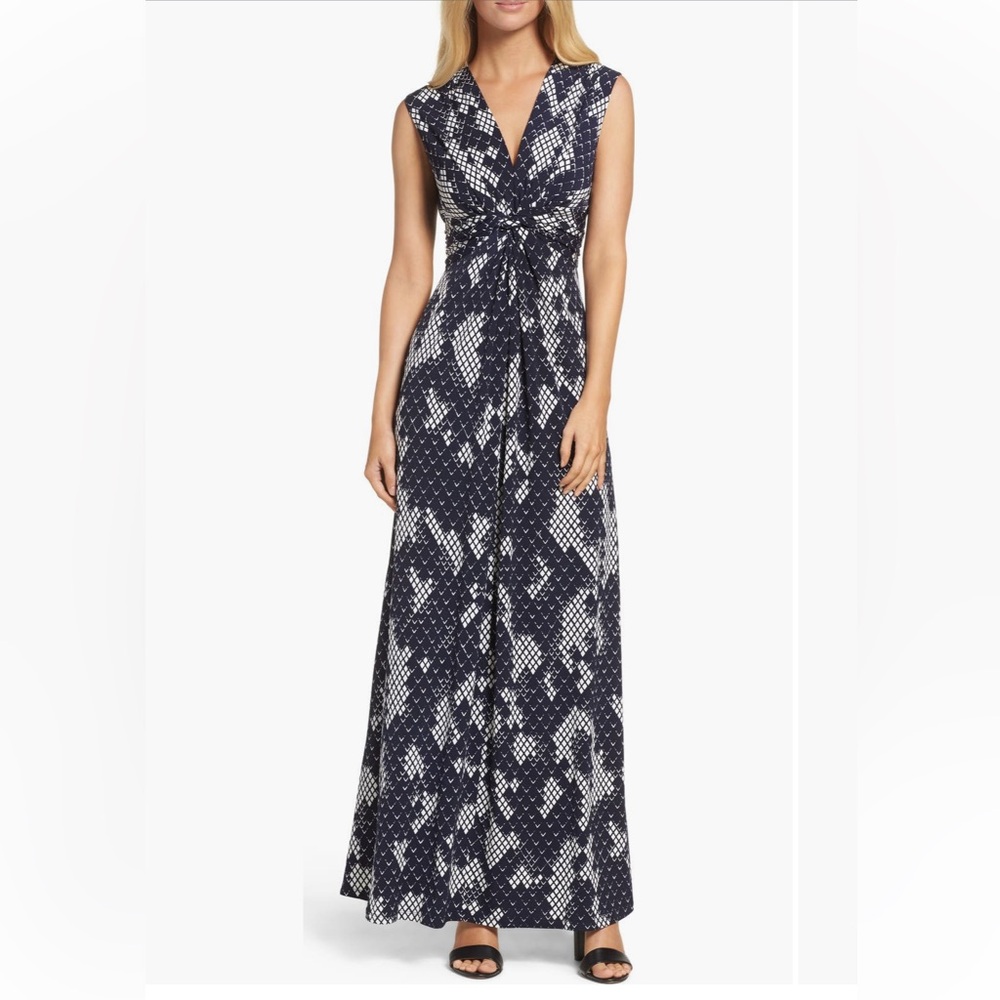 Navy & White Graphic Maxi Dress Tie Waist V-Neck Coastal Vacation Wedding Guest